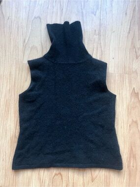Cropped Cashmere Turtleneck Vest